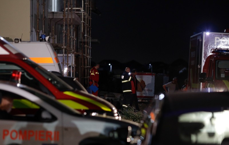 11 vârstnici, scoși dintr-un azil din București și duși într-o clădire în construcție din Ilfov, ca să nu fie găsiți la control. FOTO