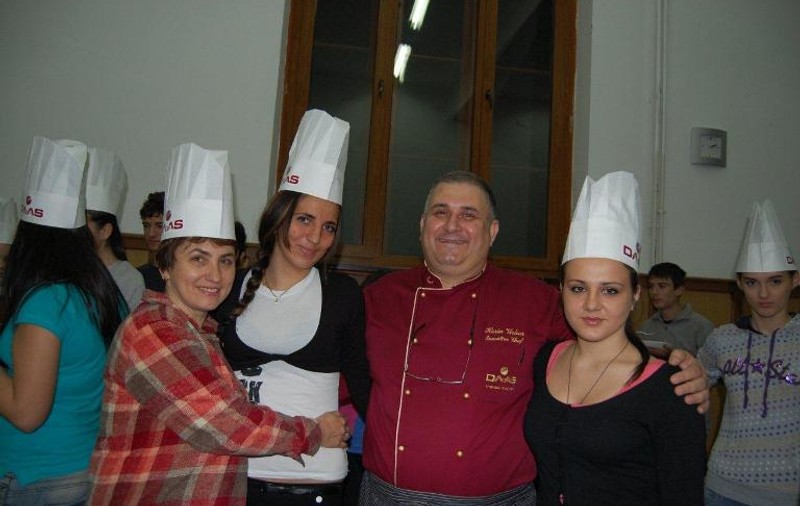 Horia Vîrlan îi învaţă pe elevi să gătească sănătos!