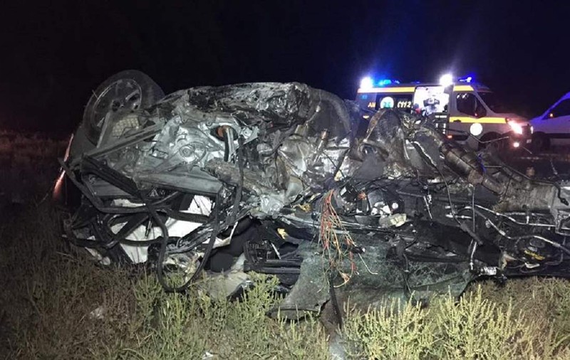 Un militar a murit lângă Lugoj, după ce mașina sa a fost lovită de un TIR. Bucăți din autoturism au fost împrăștiate pe o rază de 50 de metri