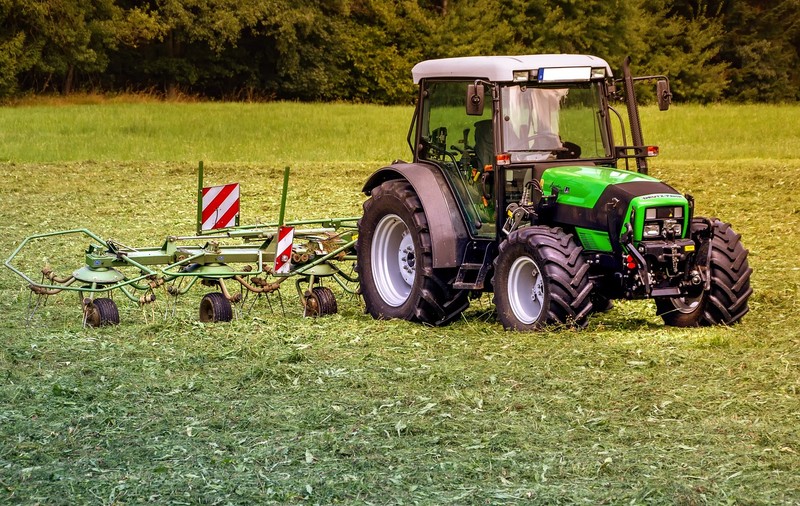 Avantajele utilizării mini tractoarelor în ferme mici