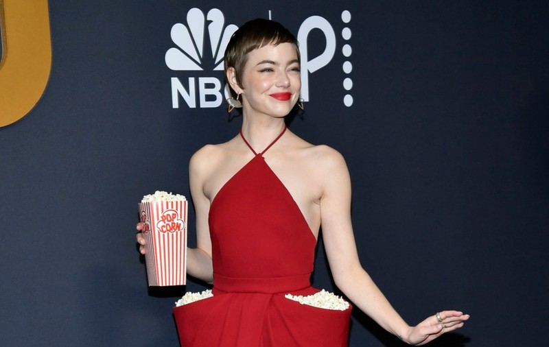 Cum arată „rochia popcorn” purtată de Emma Stone pe covorul roșu. Actrița a atras toate privirile cu creația Louis Vuitton