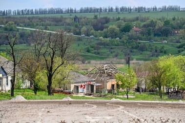 Convoiul de evacuare de la Mariupol ajunge la granița teritoriului controlat de guvernul ucrainean al Regiunii Zaporizhzhia din satul Kamianske, Regiunea Zaporizhzhia, sud-estul Ucrainei. Foto: Profimedia