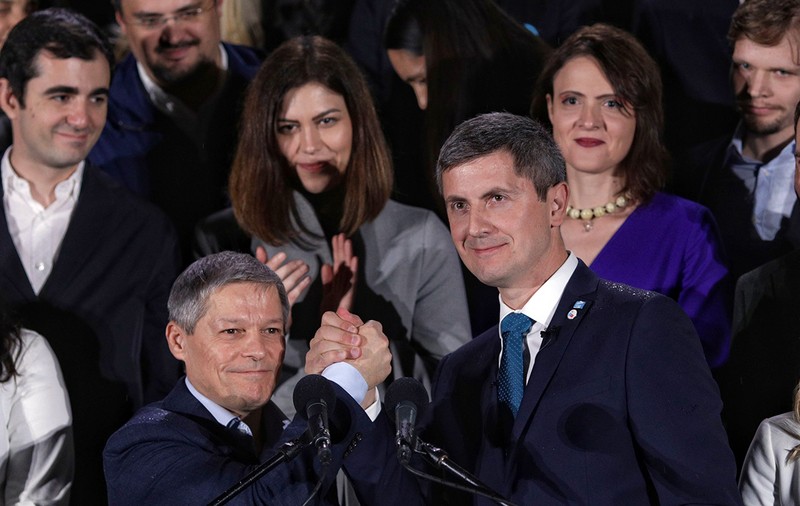 Membrii USR votează dacă Dan Barna va mai rămâne preşedinte al partidului. Scandal şi în Alianţa cu PLUS, pe tema fuziunii
