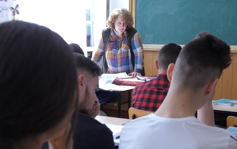 Segregarea în școli. Părinții nu vor să-și lase copiii la „școala romilor”: într-o unitate de învățământ din Mizil, numărul copiilor care nu aparțin etniei scade de la un an la altul