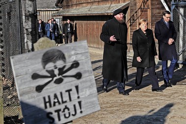 Cancelarul Germaniei, Angela Merkel, în vizită la fostul lagăr de la Auschwitz / EPA