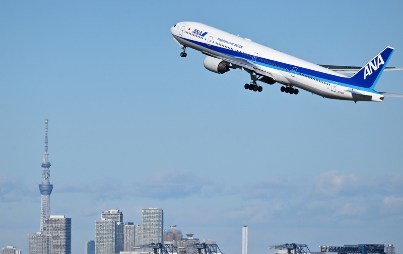O aeronavă Boeing a companiei japoneze ANA, nevoită să aterizeze din cauza unei fisuri la fereastra cabinei