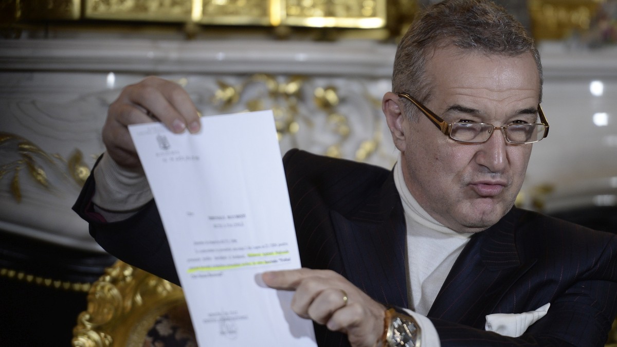 Gigi Becali se umflă-n pene