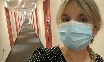 Elle Hunt, în hotelul unde este carantinată | Foto: Elle Hunt pentru The Guardian
