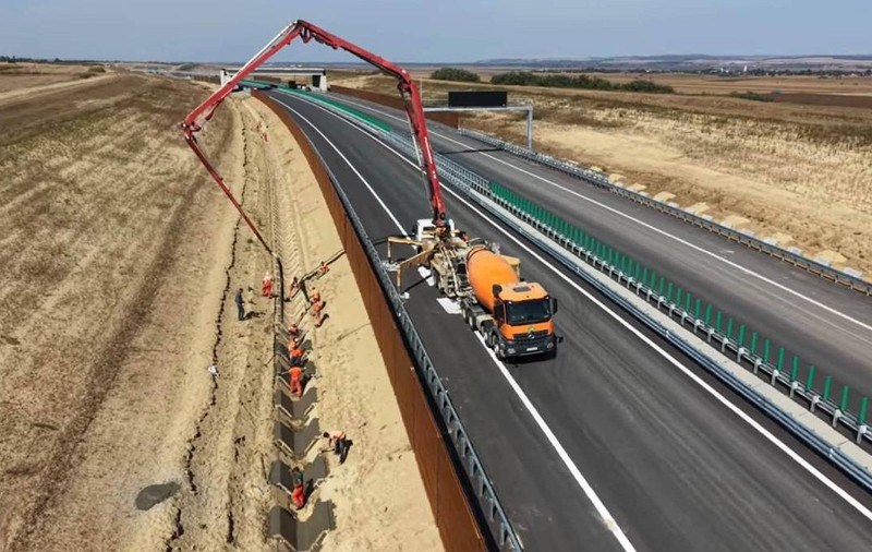 Record pe Autostrada Moldovei  5500 de oameni și peste 500 de utilaje lucrează pentru încă 50 km din Autostrada A7