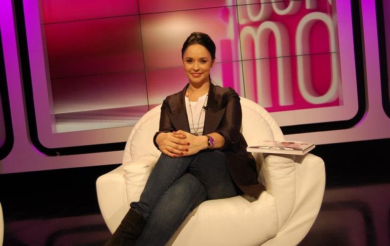 EMOȚIONANT! Andreea Marin: "A trecut pe lângă mine o femeie care a lăsat în urmă mireasma mamei! A fost ca un cuțit înfipt în suflet!" Vezi cum a reacționat!