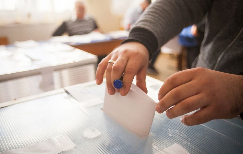 Locurile din România în care se votează astăzi: în Caraș-Severin, un primar PSD vrea să fie din nou ales după ce a pierdut din partea AUR la altă primărie