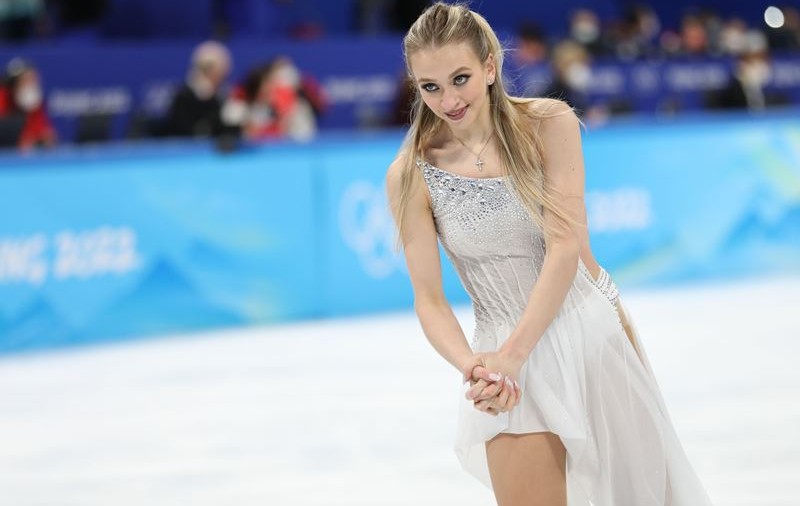 Rusoaica Victoria Sinitsina, campioană olimpică la patinaj, s-a rănit după ce a căzut pe scări