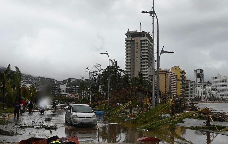 Uraganul Otis a devastat Acapulco. Inundații, clădiri distruse și curentul electric întrerupt în renumita stațiune mexicană
