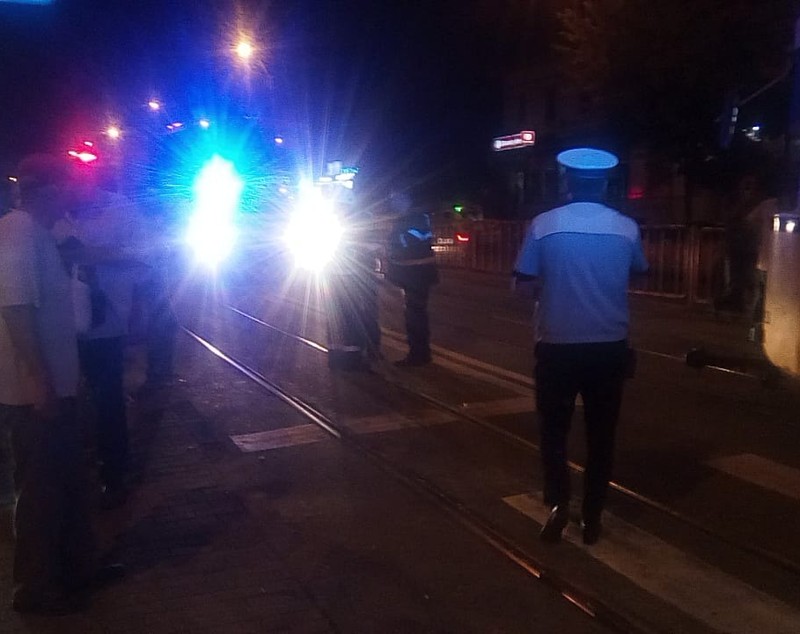 Un pensionar de 81 de ani a fost accidentat grav de tramvai, la Iași. Ca prin minune, nu a fost atins de roți |VIDEO