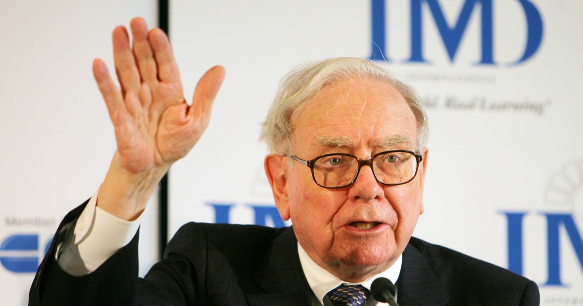 Warren Buffett surprins în timpul unei conferințe de presă la Frankfurt