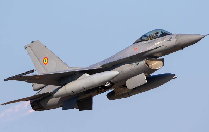 Un avion F-16 românesc a doborât o dronă, în Estonia: „Probabil era o dronă de origine ucraineană care a deviat în direcția greșită”