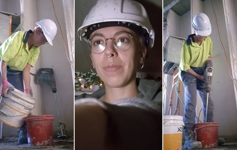 Colaj din trei cadre ce prezintă o tânără purtând cască de protecție albă și echipament de lucru în timp ce amestecă materiale de construcție într-o găleată pe un șantier.