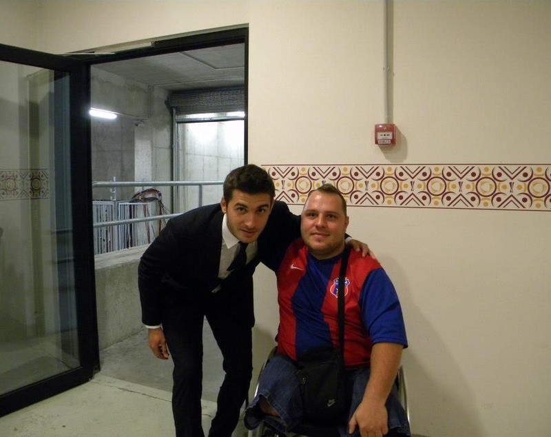 GALERIE FOTO / Minune de Sărbători în România! ^Steaua a ridicat din nou în picioare un fan cu membrele inferioare amputate