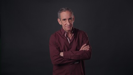 Douglas Rushkoff povestește despre cum bunicul lui a fost trimis în America la vârsta de 14 ani. Sursa foto: Human Team Podcast