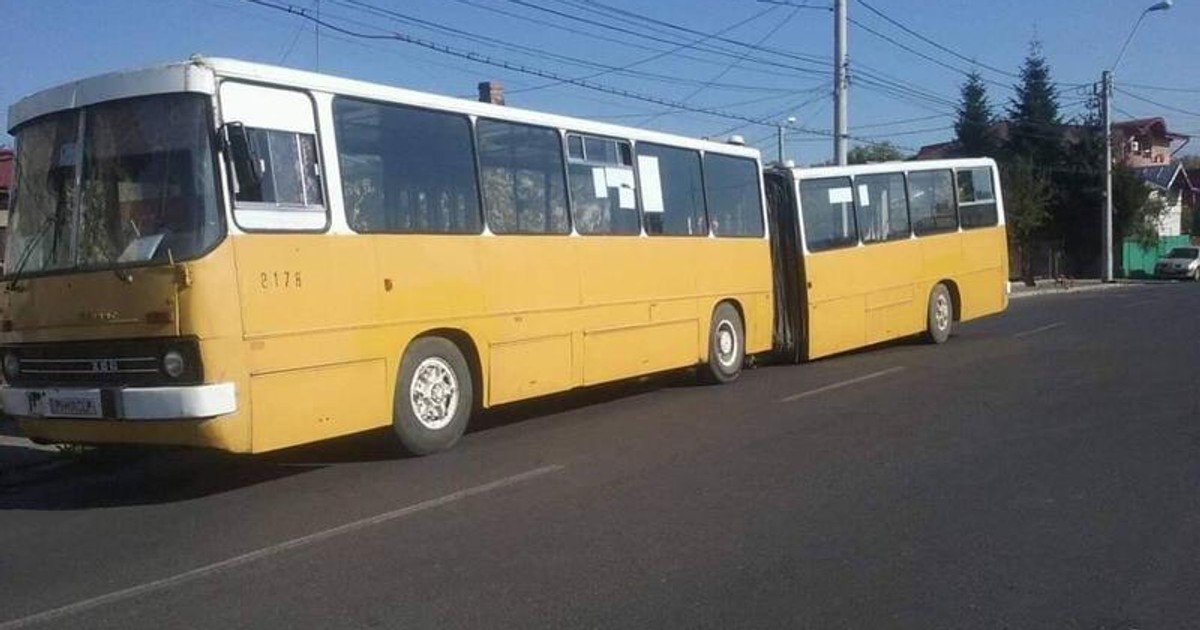 Un autobuz plin cu călători s-a rup vineri la prânz, în Ploiești, chiar în timpul cursei. Reacția companiei de transport public