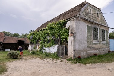 Una dintre casele locuite din Poieniţa