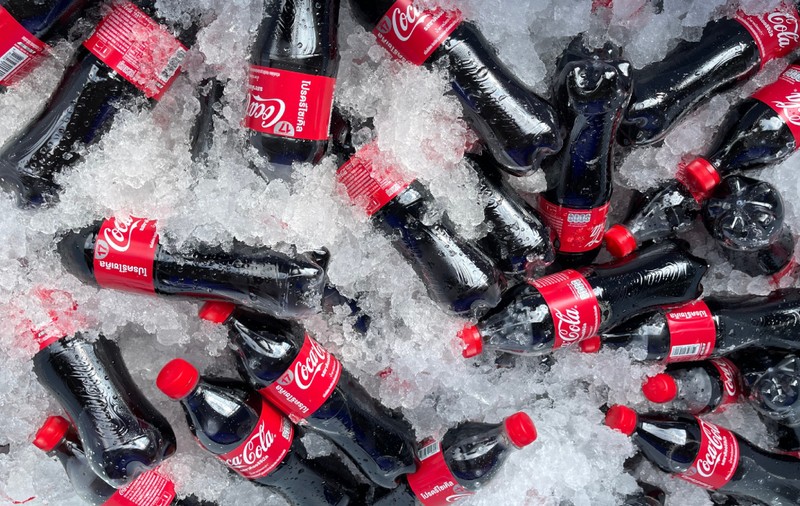 Un oraș din Franța interzice Coca-Cola în semn de protest față de tarifele lui Donald Trump