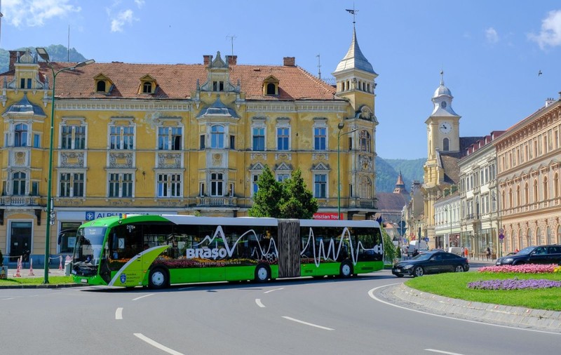 46 de angajați ai Regiei de Transport Public Brașov, suspectați că au furau motorină și o vindeau