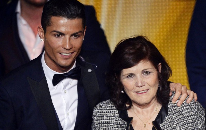Mama lui Cristiano Ronaldo, reţinută pe un aeroport din Madrid