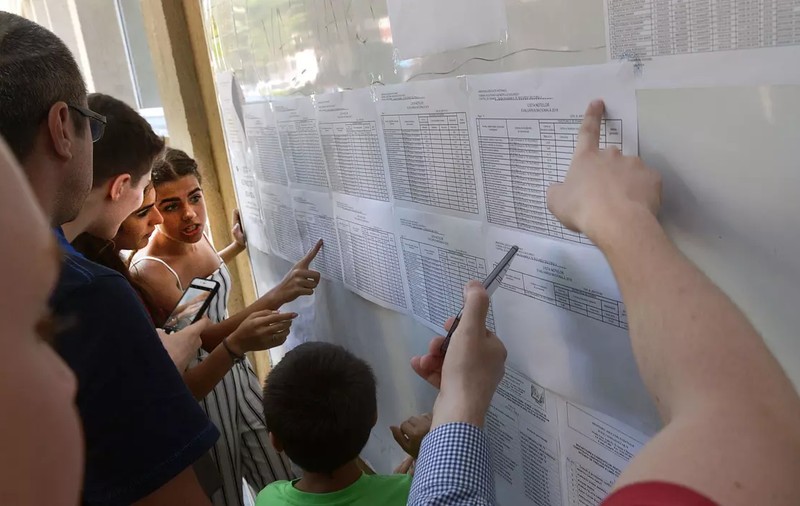 Un elev din Focșani cu 3,50 la matematică, la Evaluarea Națională, a luat 9,75 după contestație. Explicația oficială
