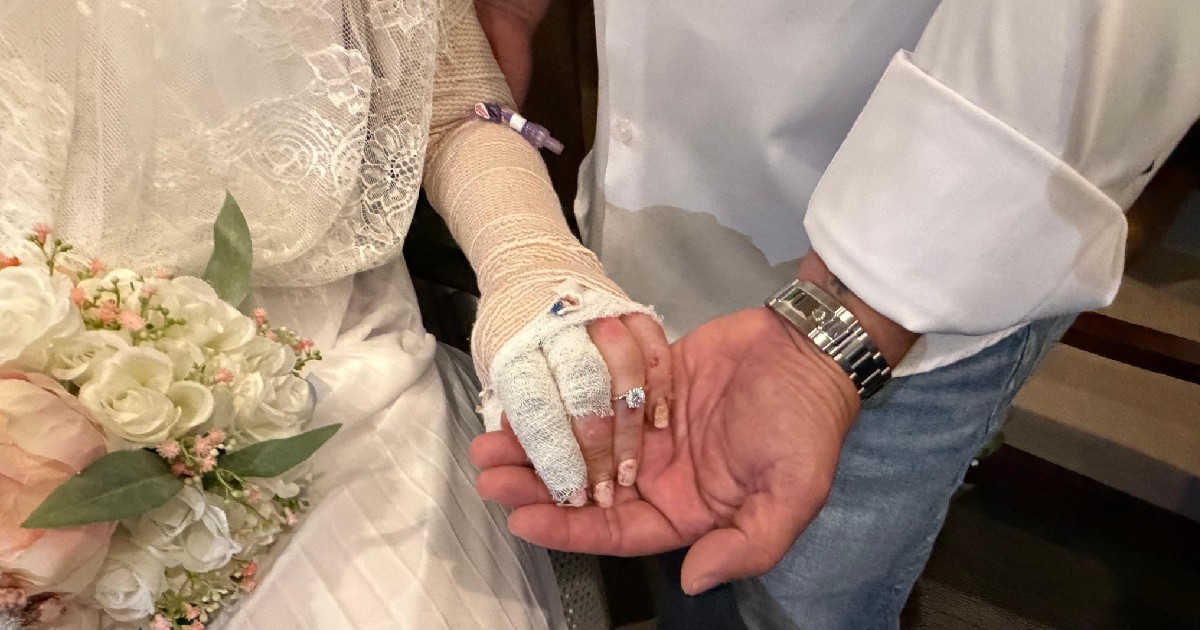 Un spital din Florida a organizat nunta unei paciente cu arsuri grave suferite într-un accident la grătar