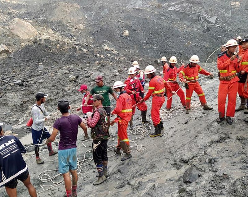 GALERIE FOTO | Cel puţin 113 persoane au murit într-un accident produs într-o mină din Myanmar