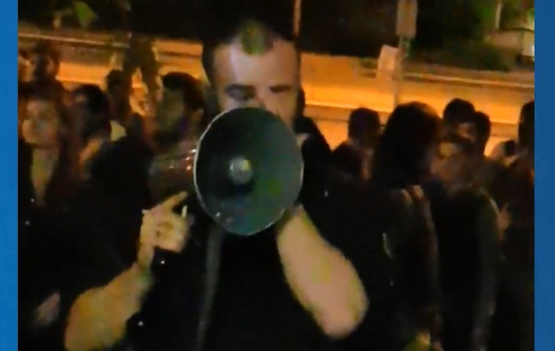VIDEO VIRAL | Momentul în care unui polițist german îi dau lacrimile, când românii îi mulțumesc pentru că i-a ajutat să voteze