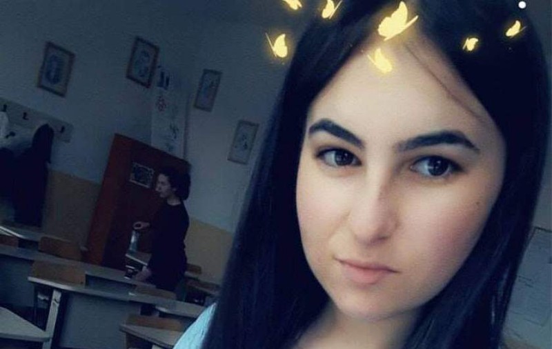 Marș de solidaritate pentru tânăra din Vrancea care a fost desfigurată în bătaie de iubit. Monica se zbate între viață și moarte