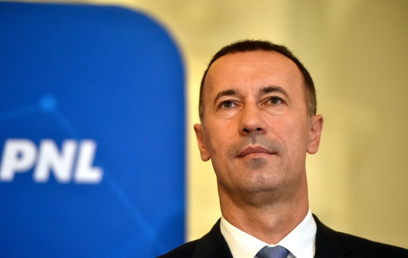 Liberalul Iulian Dumitrescu avea „în buzunar” firmele din Prahova și „în soldă” două publicații online. Rechizitoriul DNA