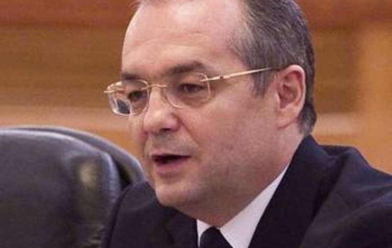 Emil Boc, despre proteste: "Ştiu că românii trec prin vremuri grele, dar dialogul este soluţia şi nu violenţa"