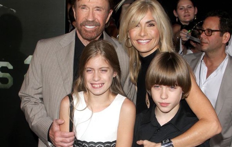 Credeai că s-a terminat era Chuck Norris? El va duce numele tatălui său mai departe! | FOTO