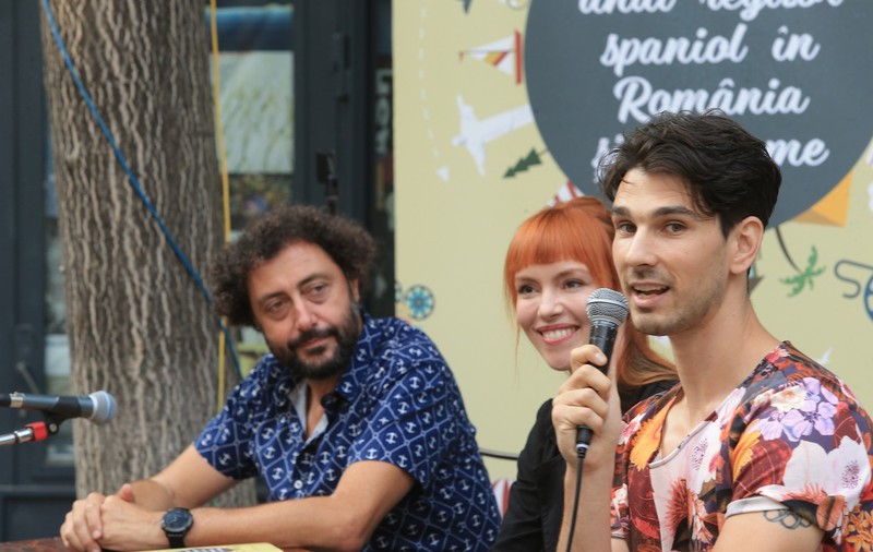 Jesus del Cerro, regizorul serialului VLAD, lansează cartea „Peripețiile unui regizor spaniol în România și în lume”. Olimpia Melinte și Anghel Daniel i-au fost alături