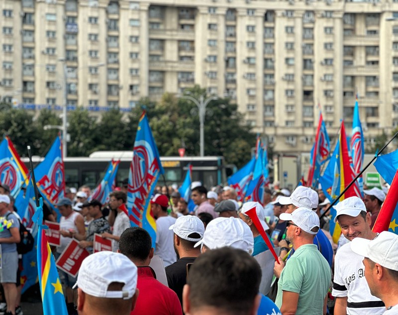 Constructorii protestează în faţa Guvernului. Sindicaliștii acuză Executivul că vrea să le elimine facilităţile fiscale