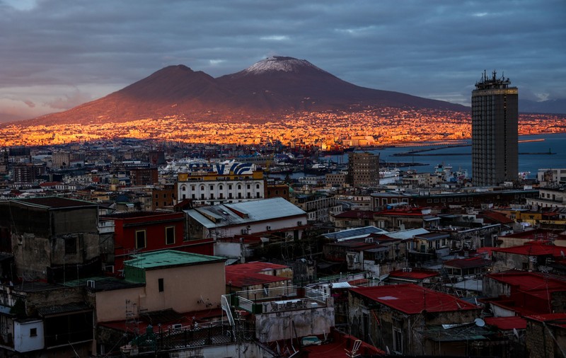 Alertă în lanțul vulcanic de lângă Napoli. Autoritățile fac planuri de evacuare a populației