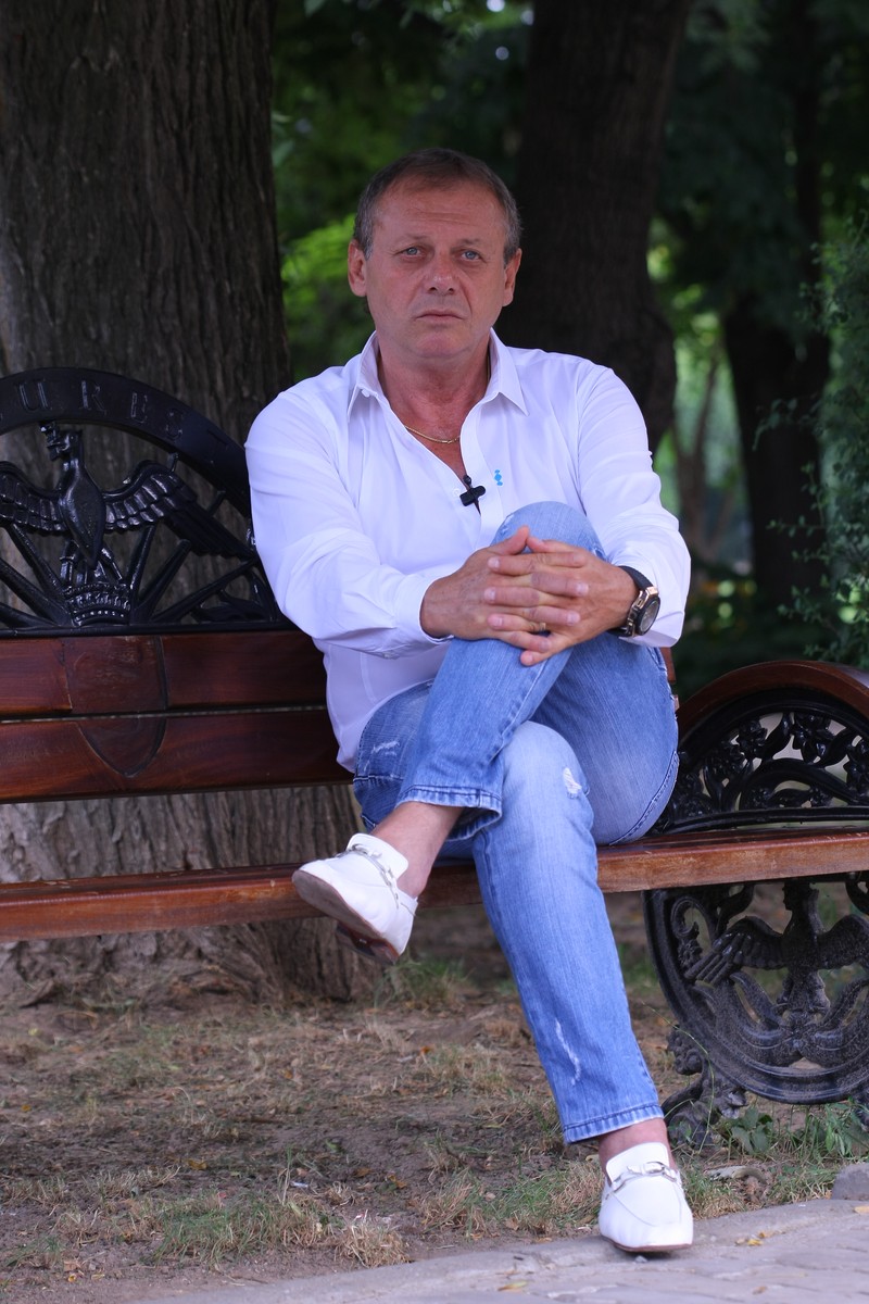 Ilie Balaci, raspunde intrebarilor in timpul unui interviu acordat, joi 21 iunie 2012, Evenimentului zilei.