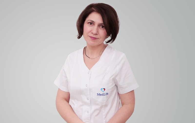[Medici Buni] Dr. Oana Neagu, neurolog la MedLife Berceni: „Este extraordinar că un om te lasă să te apropii de el într-un timp atât de scurt, te lasă să-l examinezi, îți spune ce are pe suflet”