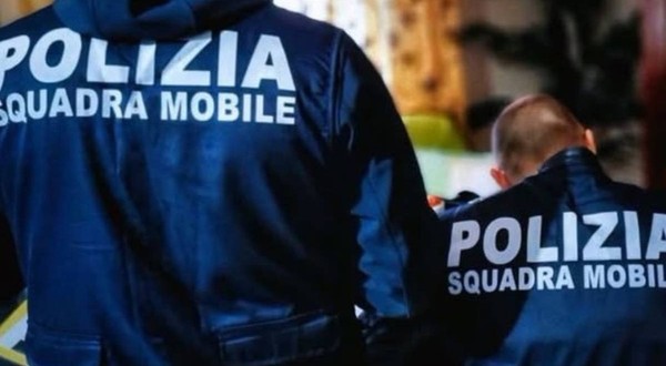 Un român a fost arestat în Italia după ce ar fi clonat carduri de carburant folosite de Poliție. Sursă foto: Poliția de Stat italiană