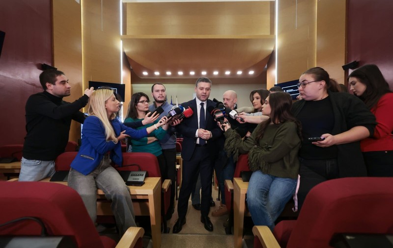 Jurnaliștii nu vor mai avea parcare gratuită în București și acces liber la instituții de cultură, după 10 ani, a decis Ciprian Ciucu
