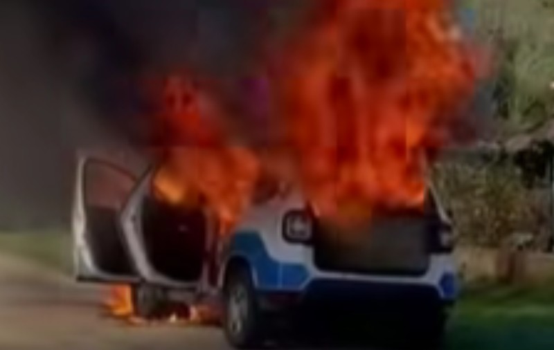 Doi polițiști din Sălaj au răspuns la un apel 112 și le-a luat foc mașina când au ajuns la fața locului