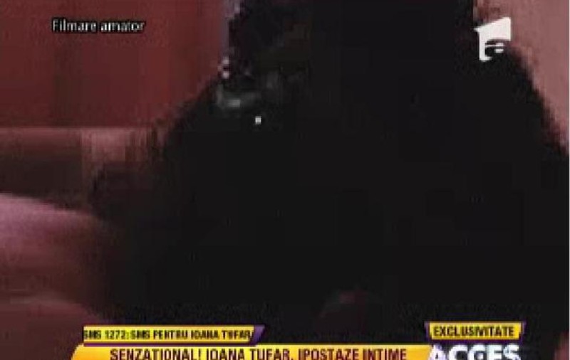 "Mmm, vino aici la smotoceală!" Imagini ”compromițătoare” cu Ioana Tufar, ÎN GENUNCHI, ÎN DORMITOR!