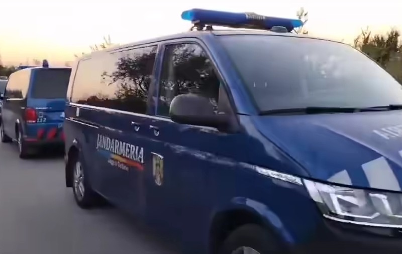 VIDEO | Imagini cu desfășurarea de forțe scoase în teren pentru a căuta posibile rămășițe de drone în Galați. Un elicopter a survolat zona
