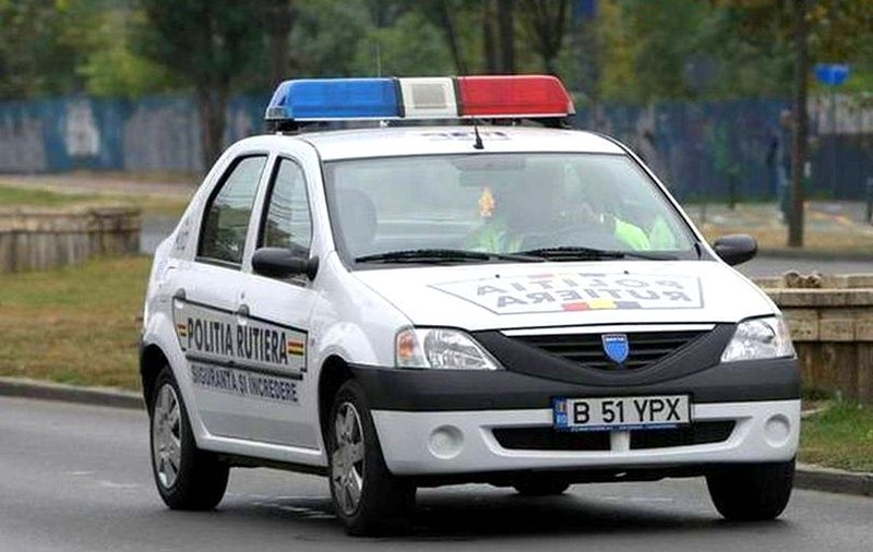 Poliția a găsit mașina care a lovit fetița de zece ani pe trecerea de pietoni. Șoferul fugar este încă liber