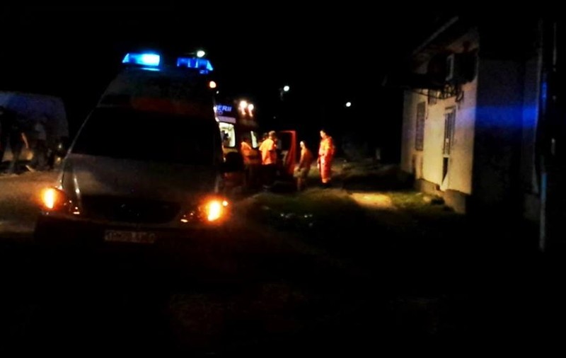 FOTO&VIDEO. Scandal cu bâte și topoare între romii dintr-un sat din Teleorman