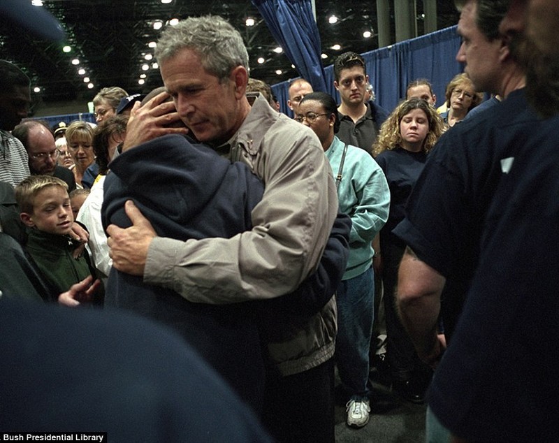 Imagini de colecție cu George W. Bush după atentatele teroriste din 11 septembrie 2001