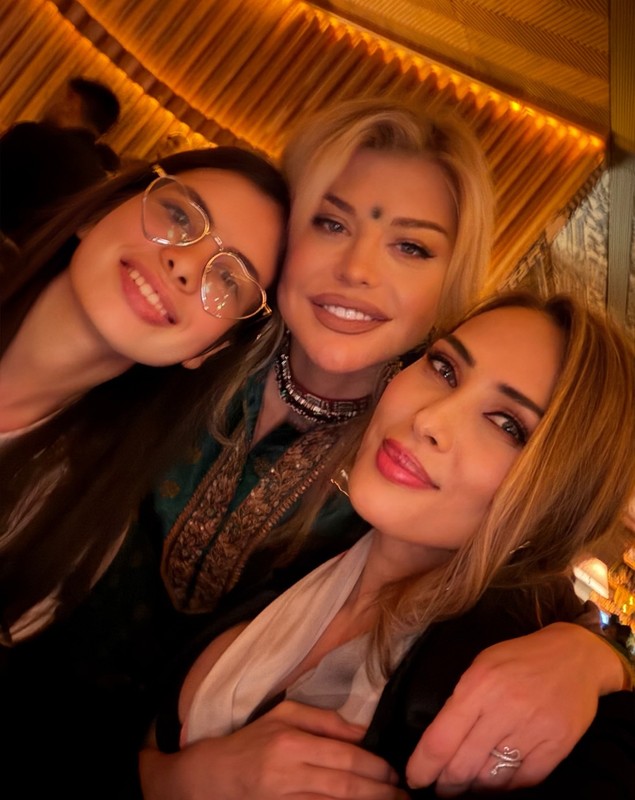 Cum au fost surprinse Iulia Vântur și Loredana Groza în India. Fanii au reacționat: „Și Salman Khan unde e?”